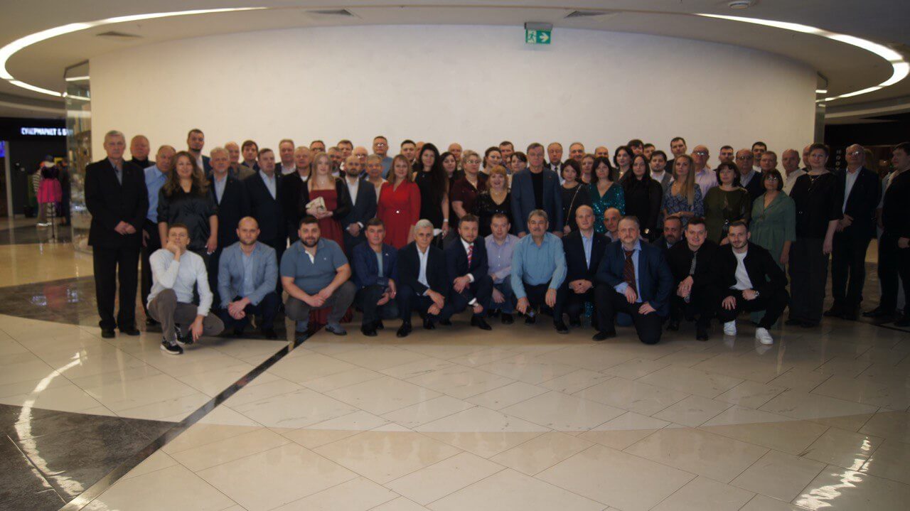 Сотрудники компании МЕДАЛЬЯНС